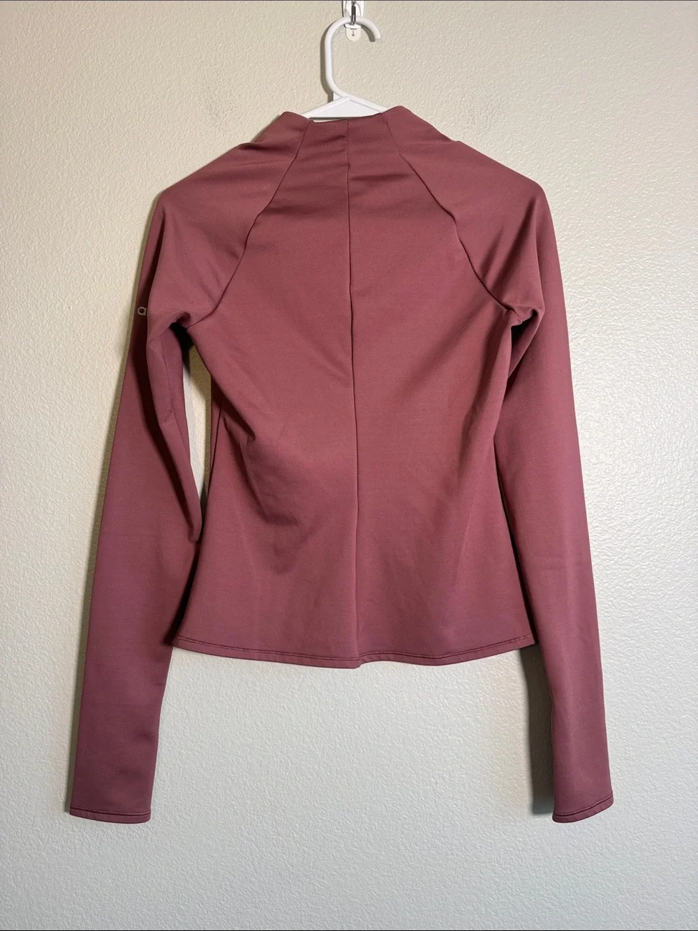 ALO Yoga Airlift Winter Warm 1/4 Zip Long Sleeve in Burgundy Truffle - S EST.